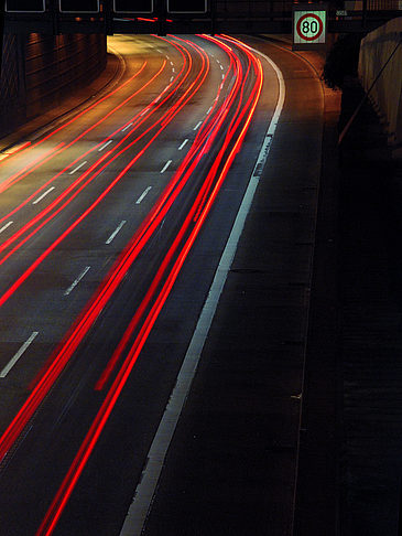 Autobahn bei Nacht Foto 