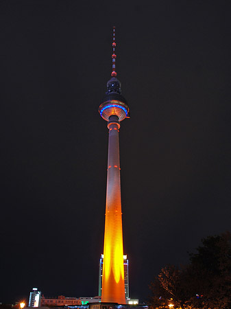 Fernsehturm bei Nacht Fotos