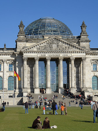Touristen am Reichstag Fotos