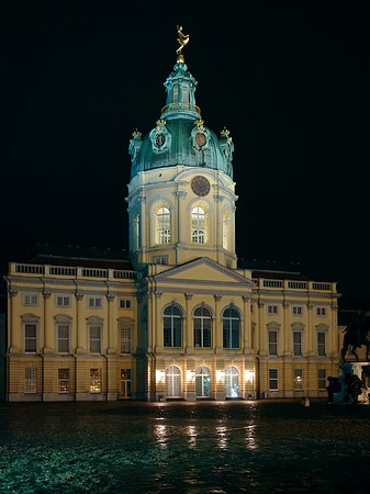 Foto Platz vor dem Schloss Charlottenburg - Berlin