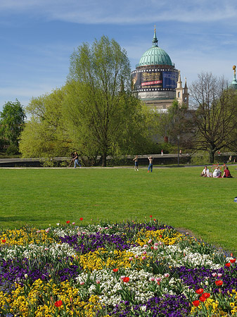Foto Liegewiese vor Nikolaikirche - Potsdam