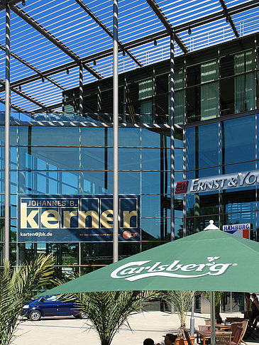 Foto Ernst and Young - Straßencafe