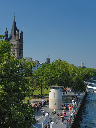 Pegel Köln und die Spitze von St Martin Foto 