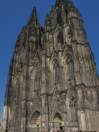 Fotos Touristen tummeln sich vor Kölner Dom | Köln