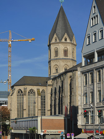 Foto St Andreas mit Häusern - Köln
