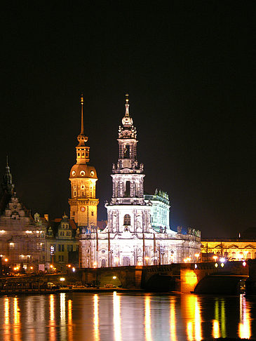 Hofkirche bei Nacht