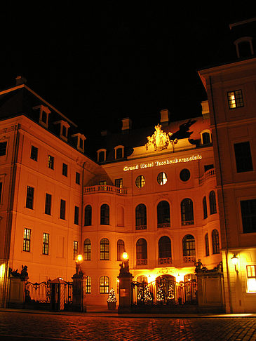 Fotos Taschenbergpalais bei Nacht