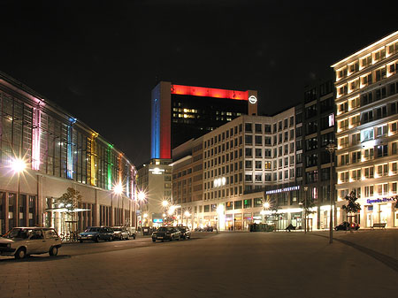 Bahnhof Friedrichstraße bei Nacht Fotos