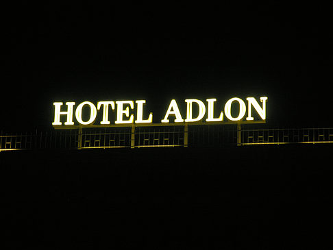 Hotel Adlon bei Nacht Foto 