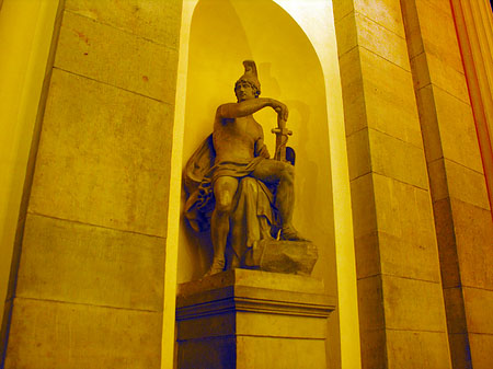 Fotos Im Brandenburger Tor bei Nacht