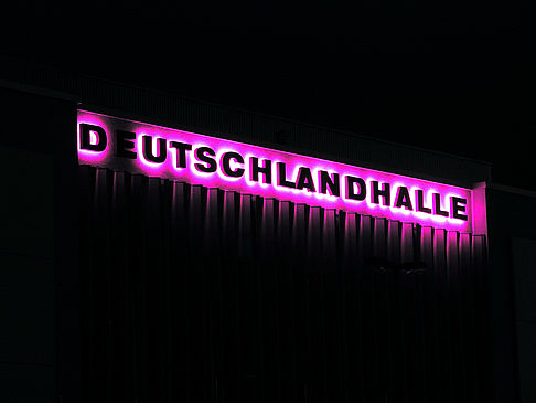 Foto Deutschlandhalle bei Nacht