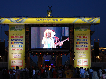 Fanfest bei Nacht Fotos
