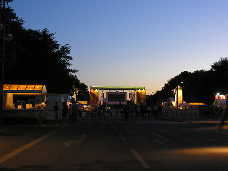 Fanfest bei Nacht