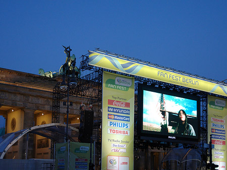 Fanfest bei Nacht Fotos