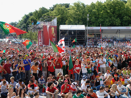 Fotos Fans am Brandenburger Tor | Berlin