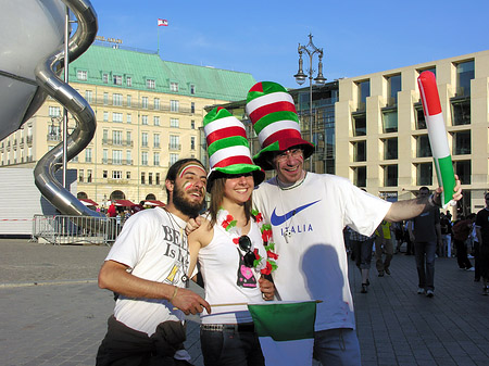 Fotos Fans am Brandenburger Tor | Berlin