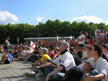 Fotos Fans am Brandenburger Tor