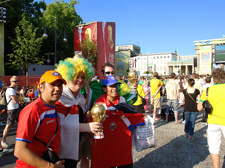 Fotos Fans am Brandenburger Tor