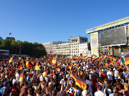 Foto Fanmeile am Reichstag - Berlin