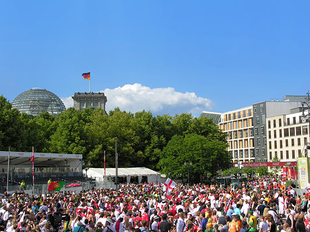 Foto Fanmeile am Reichstag - Berlin