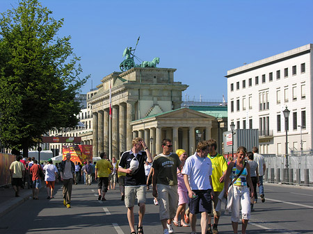 Willkommen zum Fanfest in Berlin Foto 