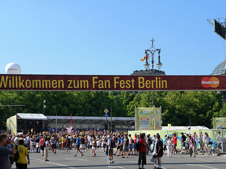 Willkommen zum Fanfest in Berlin Fotos