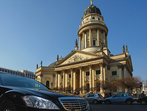 Foto Deutscher Dom mit Mercedes - Berlin