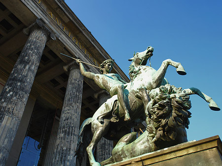 Pferdestatue