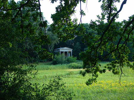 Portikus Luisentempel Fotos