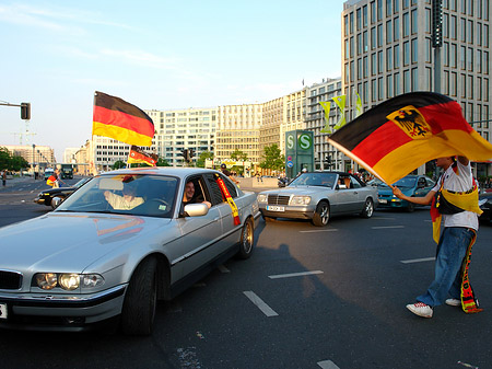 Foto Autokorso am Potsdamer Platz - Berlin