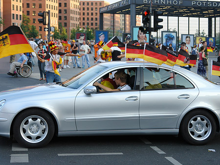Autokorso am Potsdamer Platz Foto 