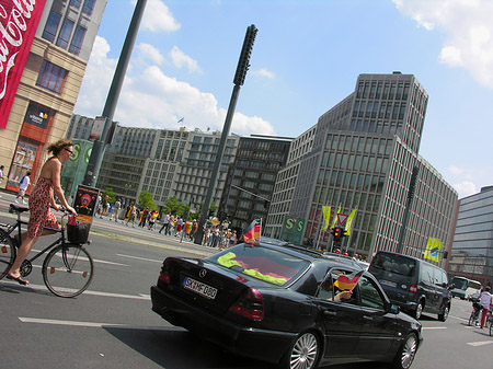 Autokorso am Potsdamer Platz Fotos