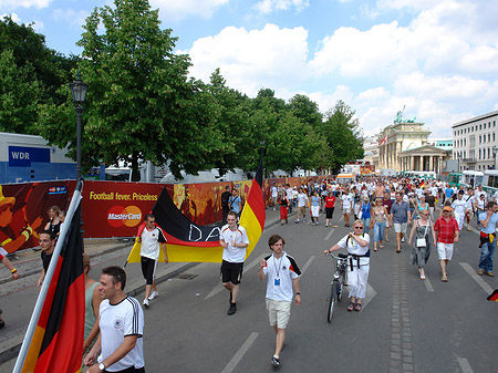 Weg zur Fanmeile Fotos