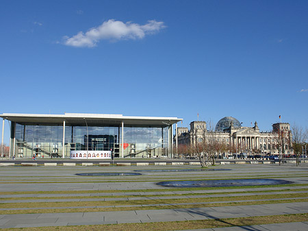 Paul-Löbe-Bau und Reichstag Foto 