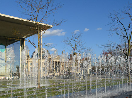 Foto Paul-Löbe-Bau und Reichstag - Berlin