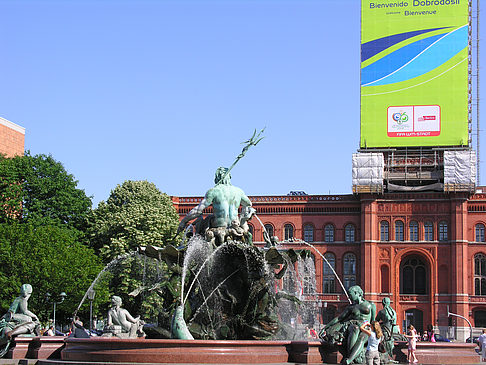 Rotes Rathaus und Neptunbrunnen Fotos