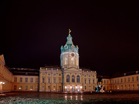 Foto Platz vor dem Schloss Charlottenburg - Berlin