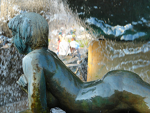 Figuren am Brunnen