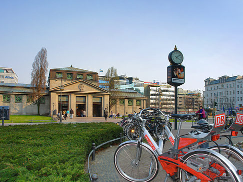 Foto Fahrräder am Bahnhof - Berlin