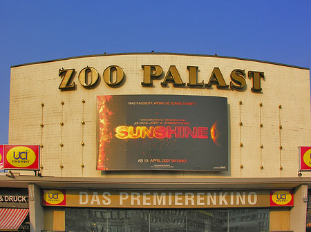 Eingang vom Zoo Palast Fotos