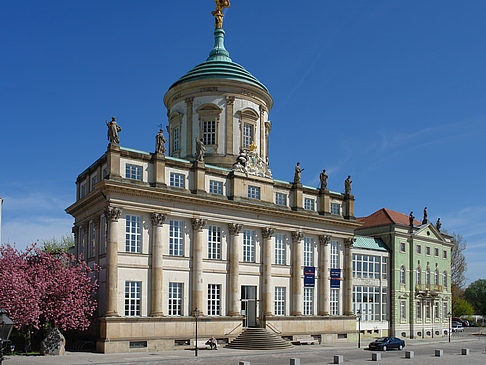 Foto Rathaus mit Knobelsdorffhaus - Potsdam