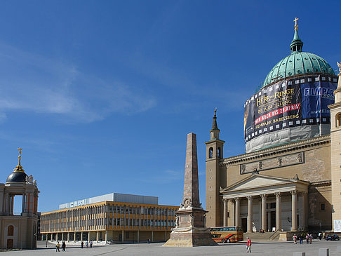 Fachhochschule und Nikolaikirche