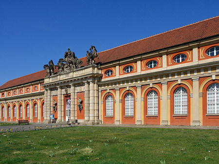 Filmmuseum mit Wiese Foto 