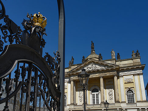 Tor vor der Garnisonkirche Fotos