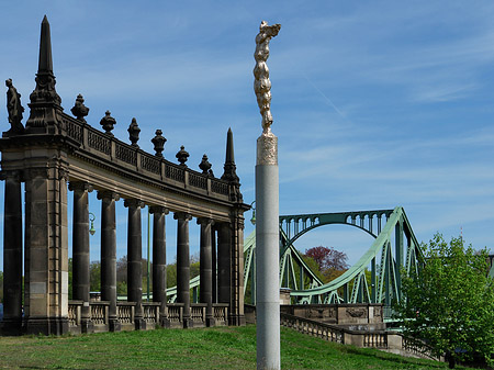 Foto Säulen an der Glienicker Brücke