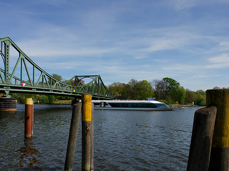 Foto Brücke mit Ufer - Potsdam