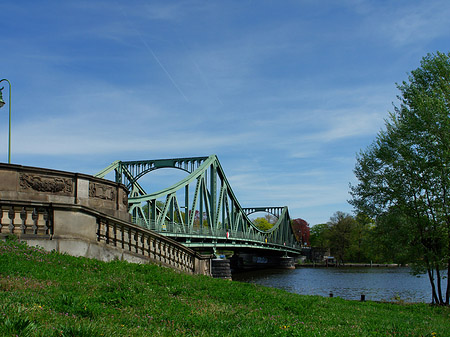 Brücke mit Ufer Foto 