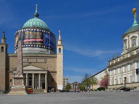 Nikaolaikirche und Rathaus