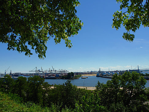 Altonaer Balkon mit Blick auf den Hafen