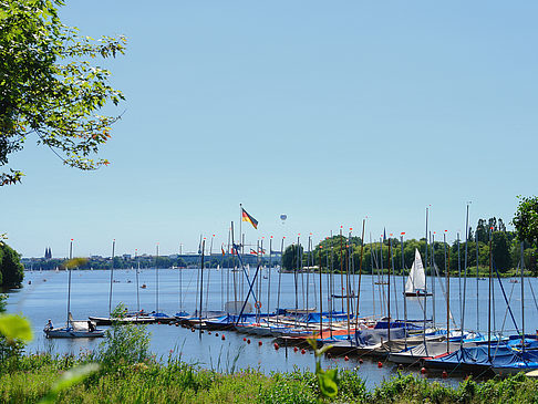 Bootsverleih und Hafen auf der Außenalster Foto 